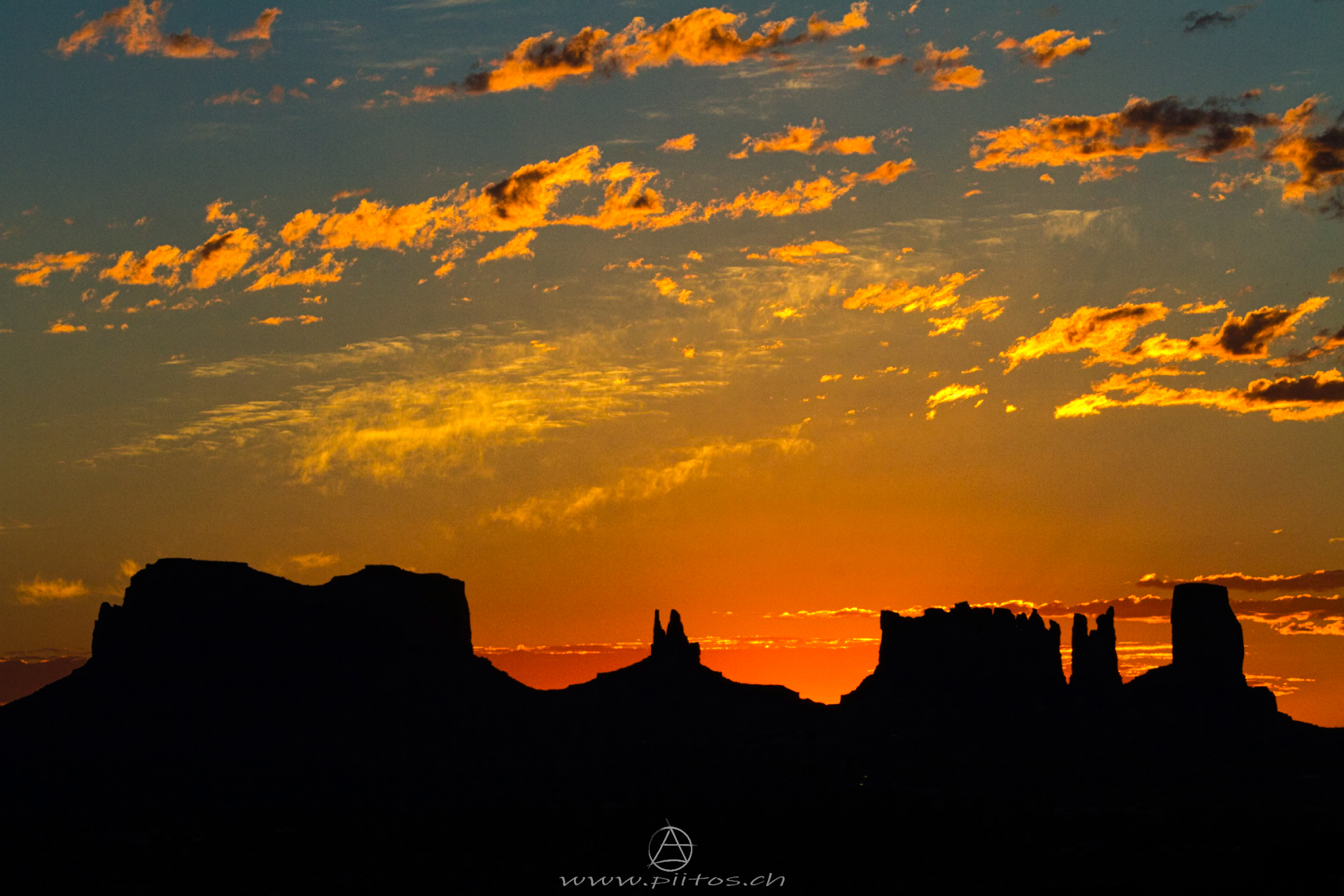 usa-monument-valley-sunset